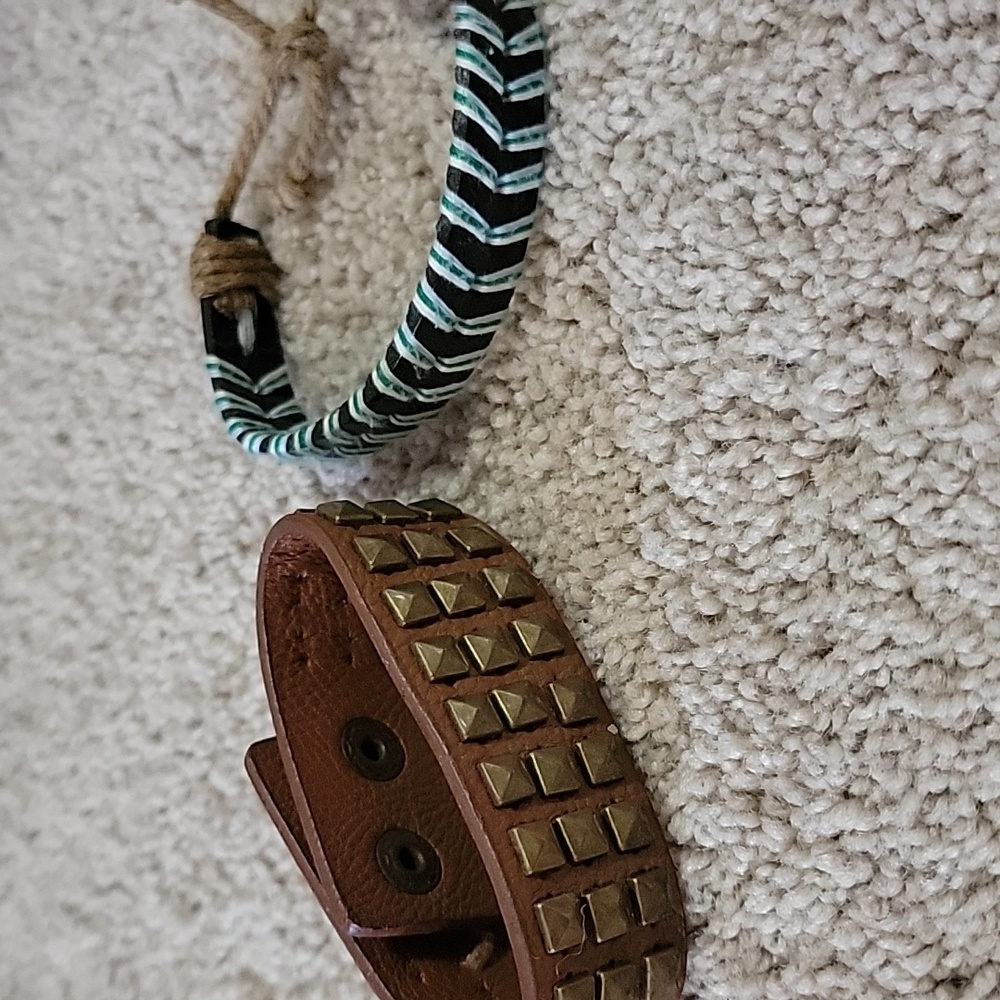 12 bracelets - Picture 6 of 6